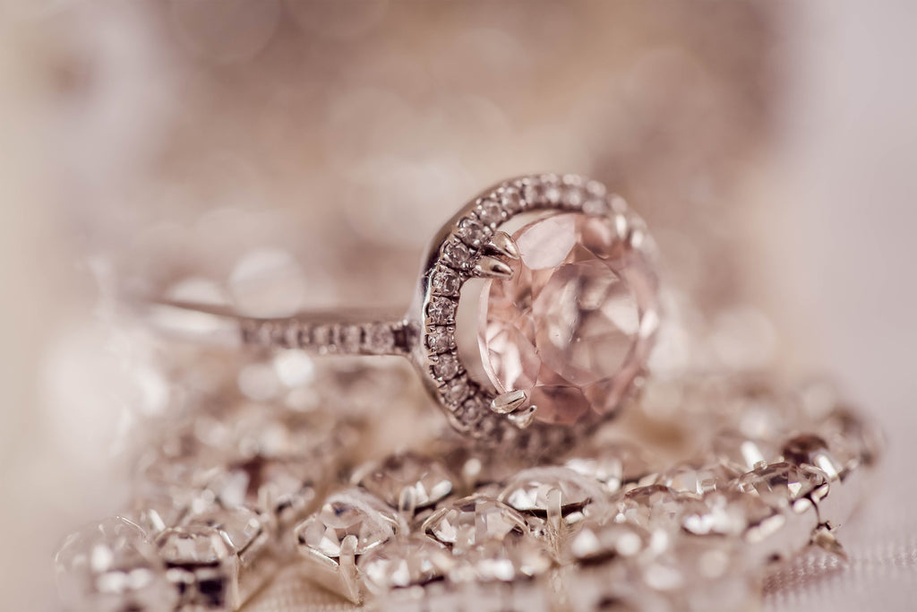 Famous & Female: Fashion Icons On Accessorizing